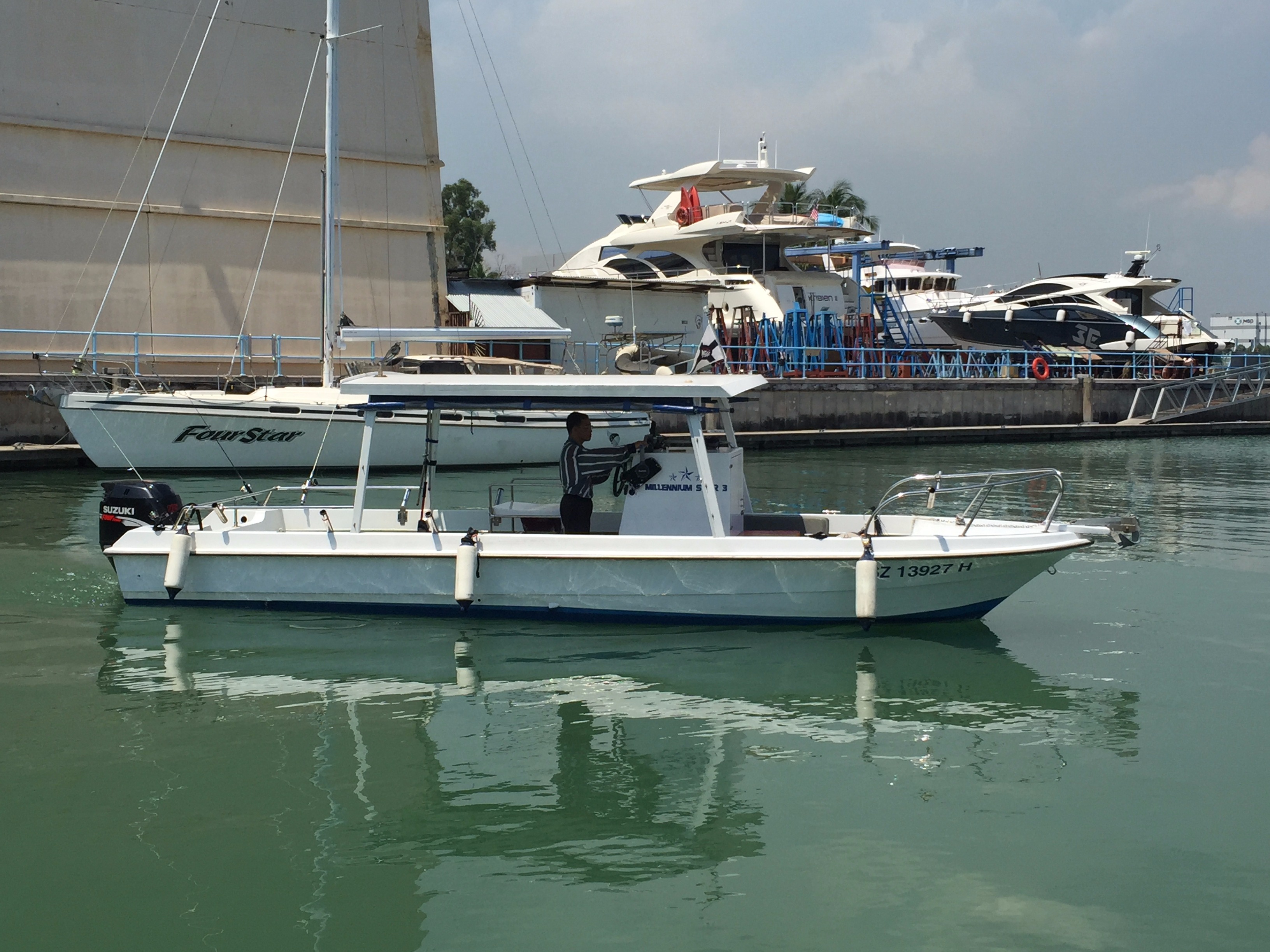 For Sale: 26 Ft Centre Console Suzuki 175 HP Outboard ...