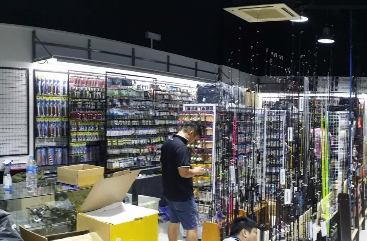 2000 Tackle's New Shop